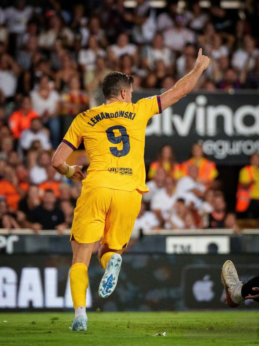 lovegame sports-夏洛特黄蜂复出首秀备战欧联今夜巴塞罗那调整名单以备欧篮联，网友：瓦伦西亚调整名单备战欧冠的简单介绍-lovegame sports